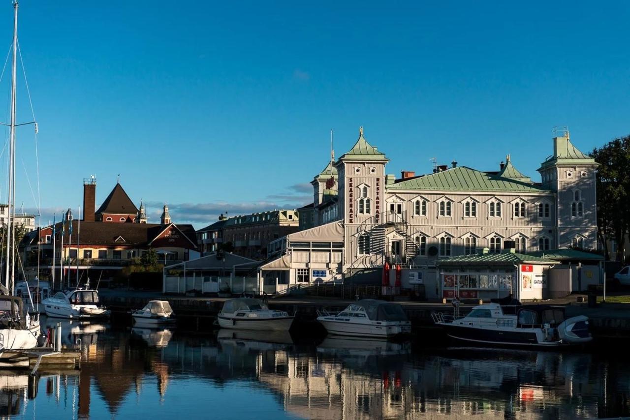 Frasch Och Fin 2:A. Gangavstand Till Stromstads Centrum Exteriör bild